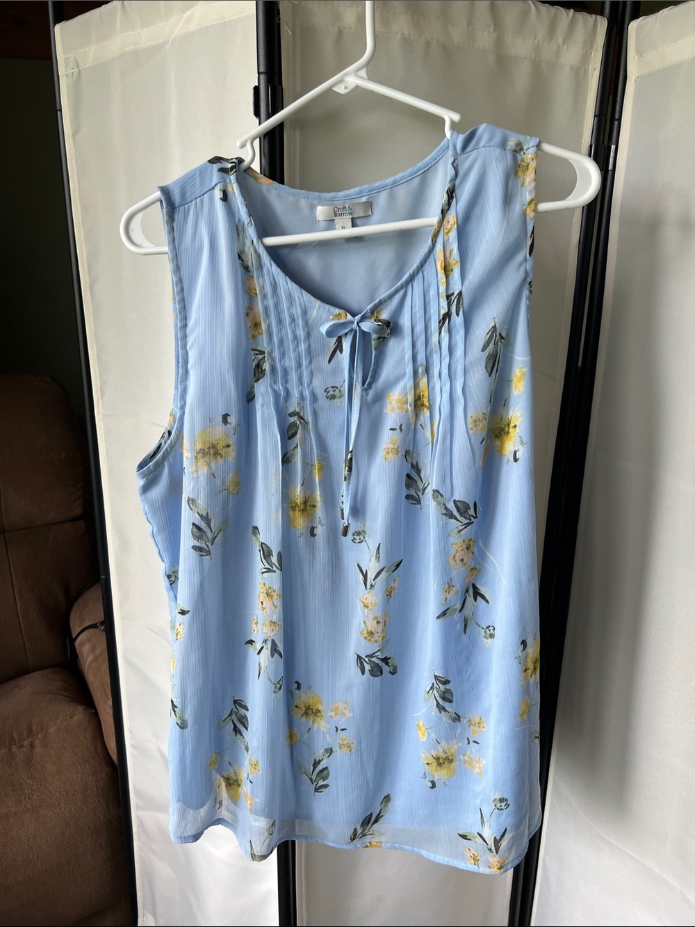Croft and Barrow XL Light Blue Floral Tie-Neck Sleeveless Top